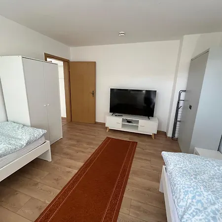 Apartment Monteurzimmer Und Nähe Leuna, Halle, Leipzig *