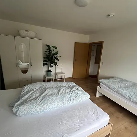Monteurzimmer Und Nähe Leuna, Halle, Leipzig Apartment