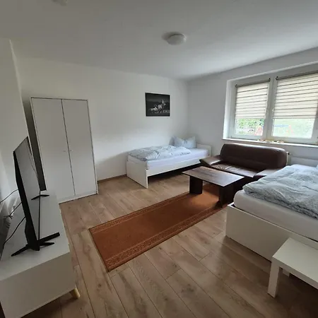 Monteurzimmer Und Nähe Leuna, Halle, Leipzig Apartment